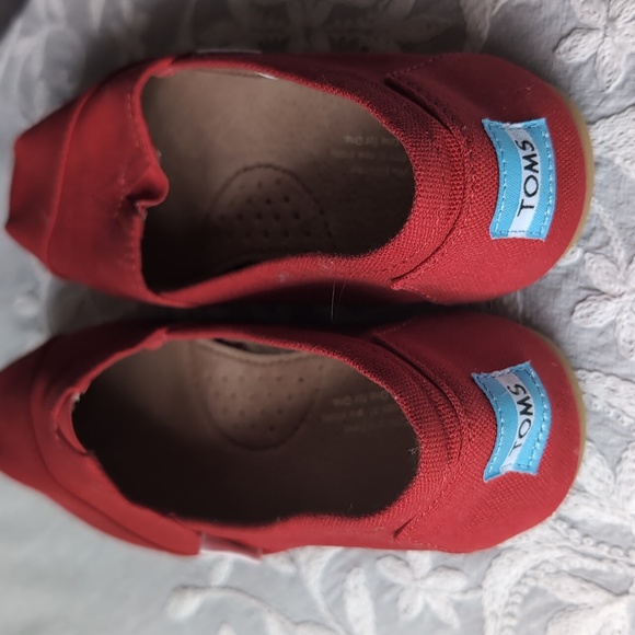 New*TOMS Red Canvas Slip On - Size 7 - New - Picture 5 of 7